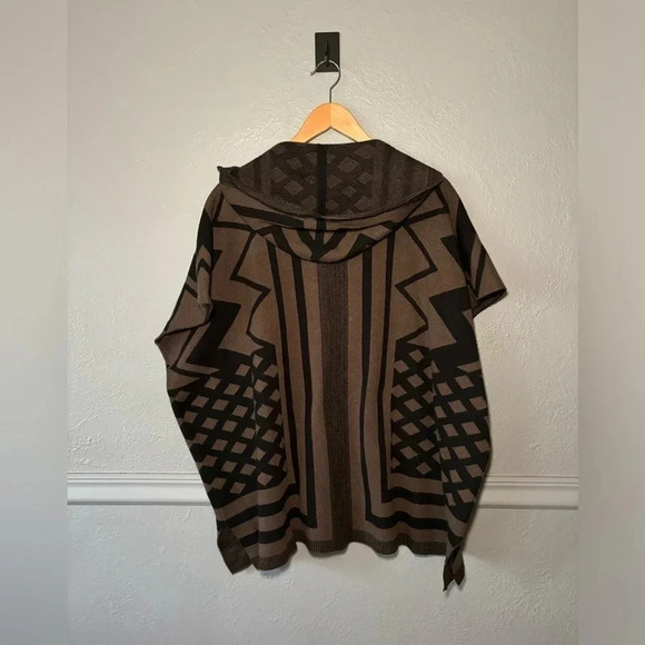 W118 by Walter Baker, geo print, zipper, hooded, oversized, poncho, size M/L - Picture 8 of 11